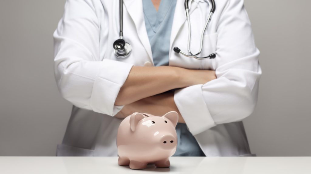Когда повысят зарплату медикам в 2019 году и на сколько?