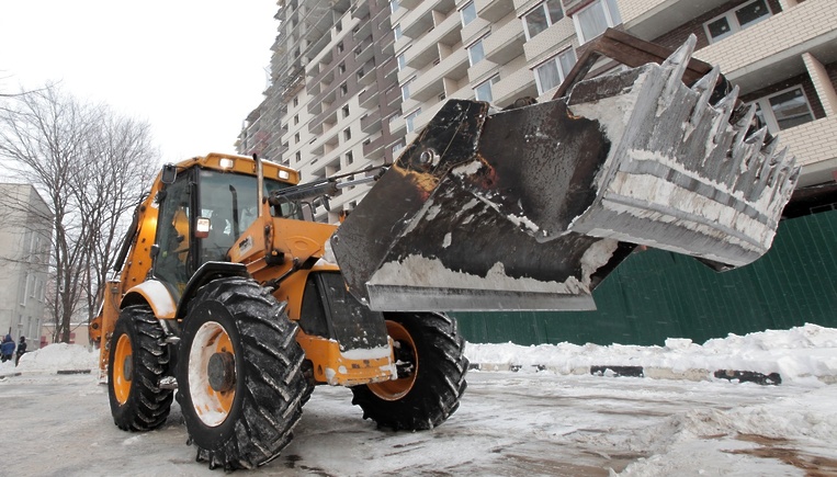 Кто отвечает за уборку снега в наших дворах?